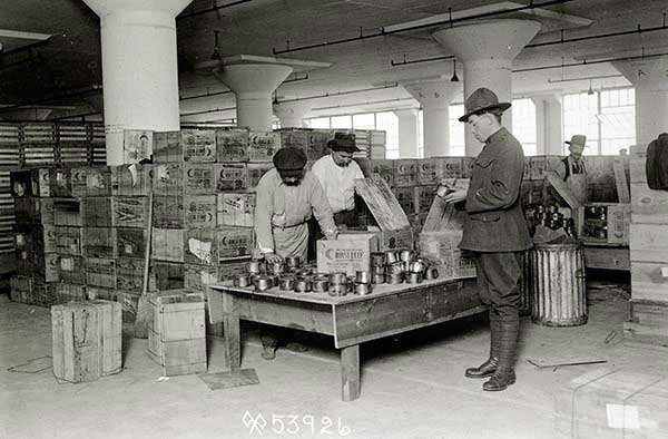 Inspection of meats at Bush terminal, Army Warehouse. The inspection of canned roast beef. May, 1918.