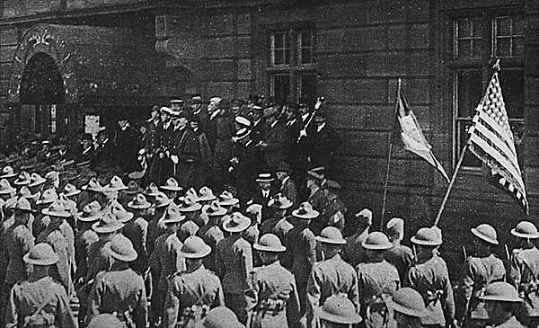 The lord mayor's mace-bearer, with his heavy mace, stands near the center of the picture.