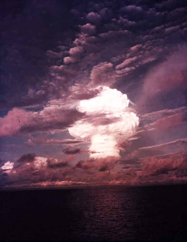 Atomic cloud during Baker Day blast at Bikini Atoll, 25 July 1946.